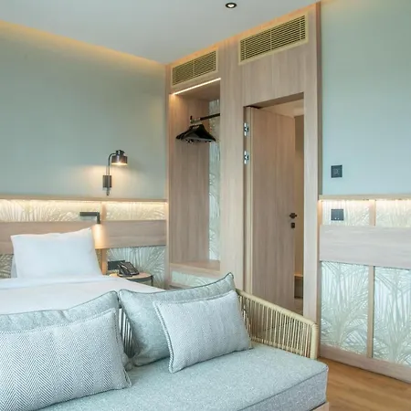 Senseana Sea Side & Aquadventure Hotel
