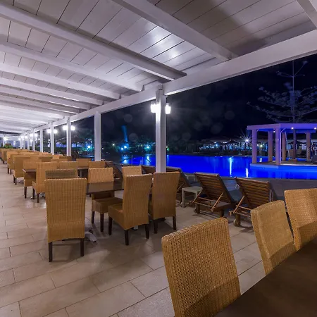 Senseana Sea Side & Aquadventure Hotell